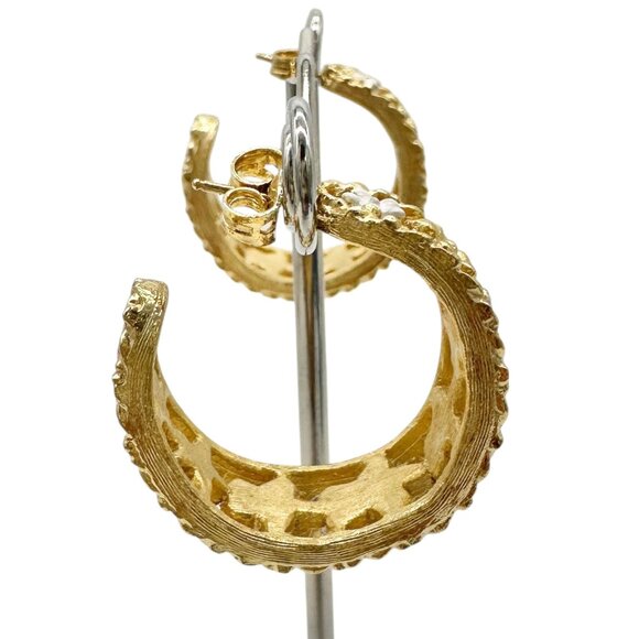 Vintage Gold-Tone Filigree Hoop Earrings With White Floral Accents 1 inch Dia - Picture 3 of 6